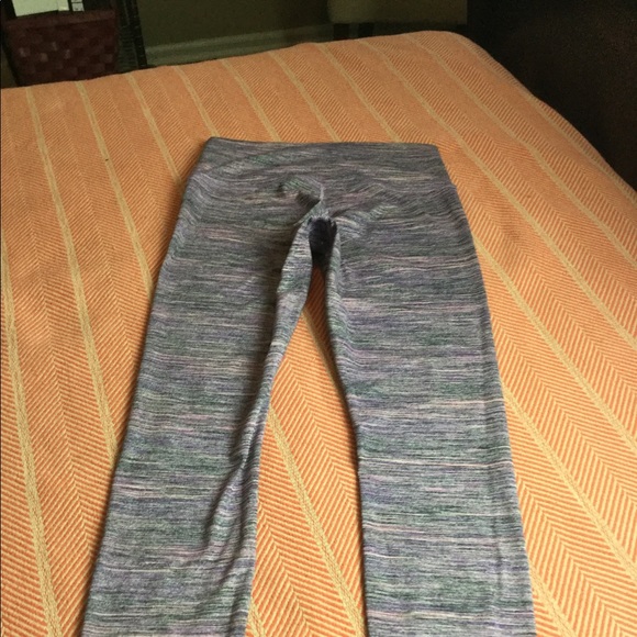 Lululemon athletica purple grey wonder under Capri - Picture 3 of 3